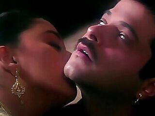 Anil-Kapoor-Madhuri-Kissing-Beta---Romtic scene 2